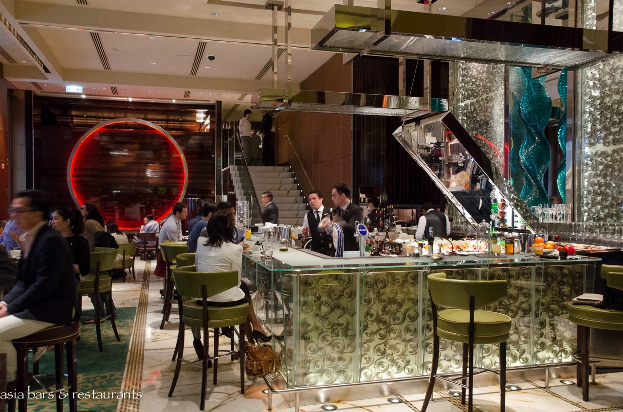 Mo Bar Cocktail Bar And Lounge At The Landmark Mandarin Oriental Hong Kong Asia Bars And Restaurants